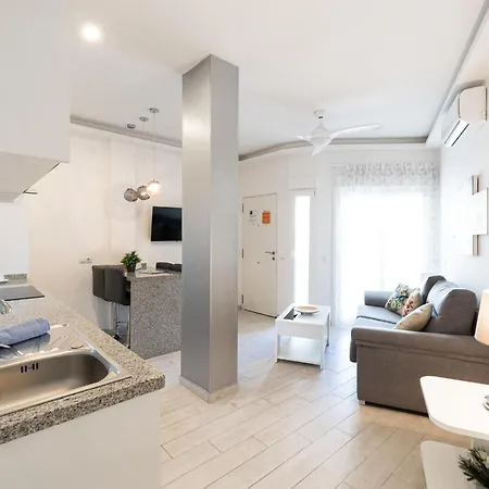 Dentro De Puerto Marina & Junto Playa & Patio شقة